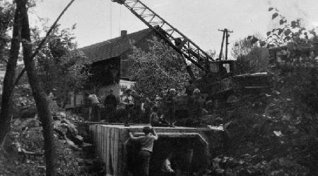 Rok 1970 - Stavba kanalizace v obci1