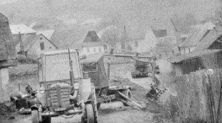 Rok 1970 - Stavba kanalizace v obci4